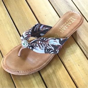 Italian Shoemakers☀️Leaf print micro wedge sandals